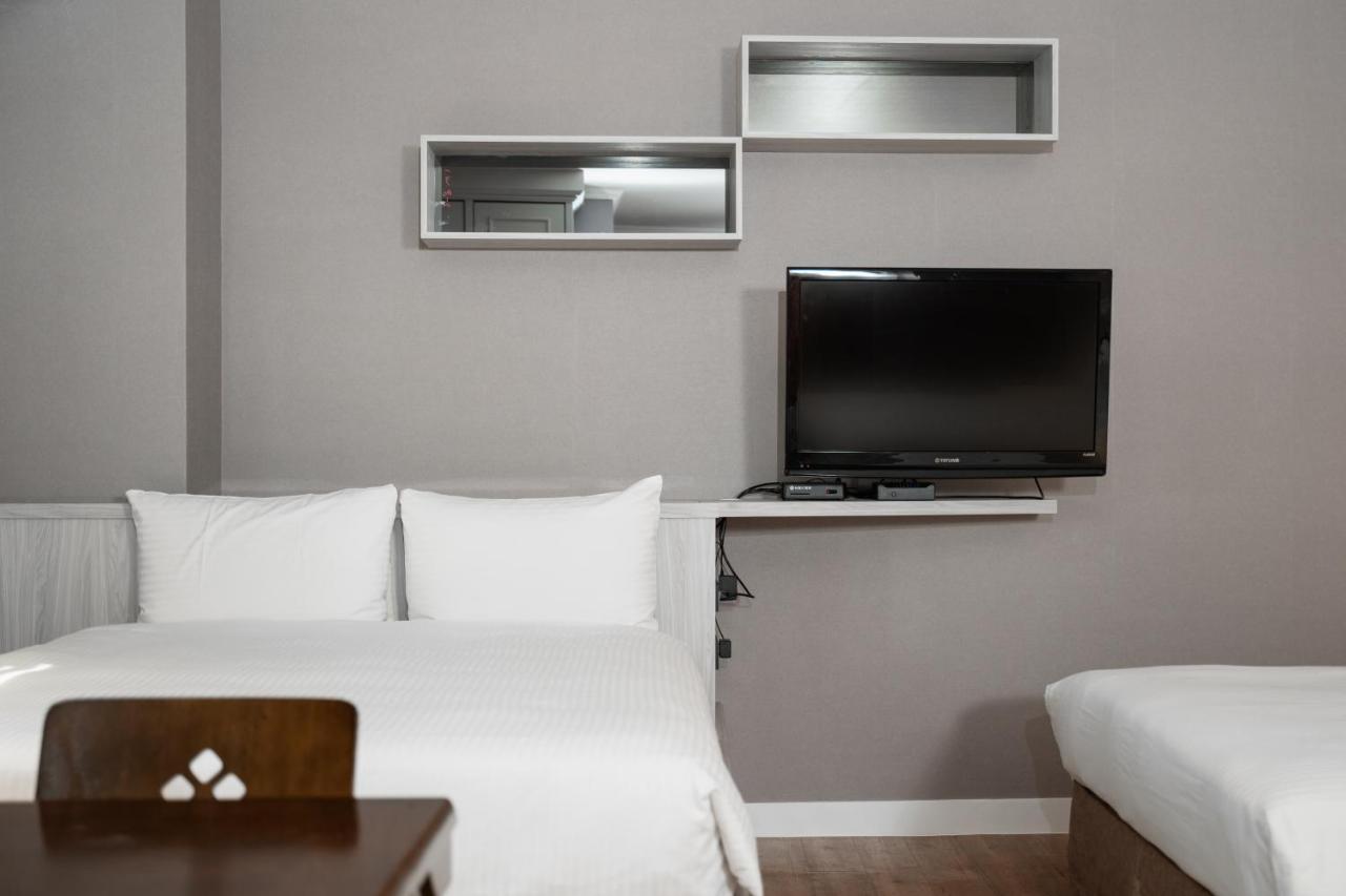 Yilan Fu Hsiang Hotel Bagian luar foto