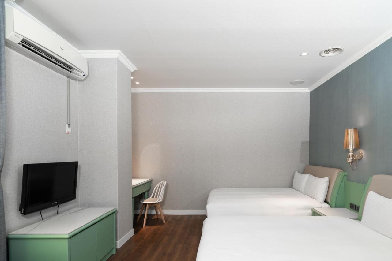 Yilan Fu Hsiang Hotel Bagian luar foto