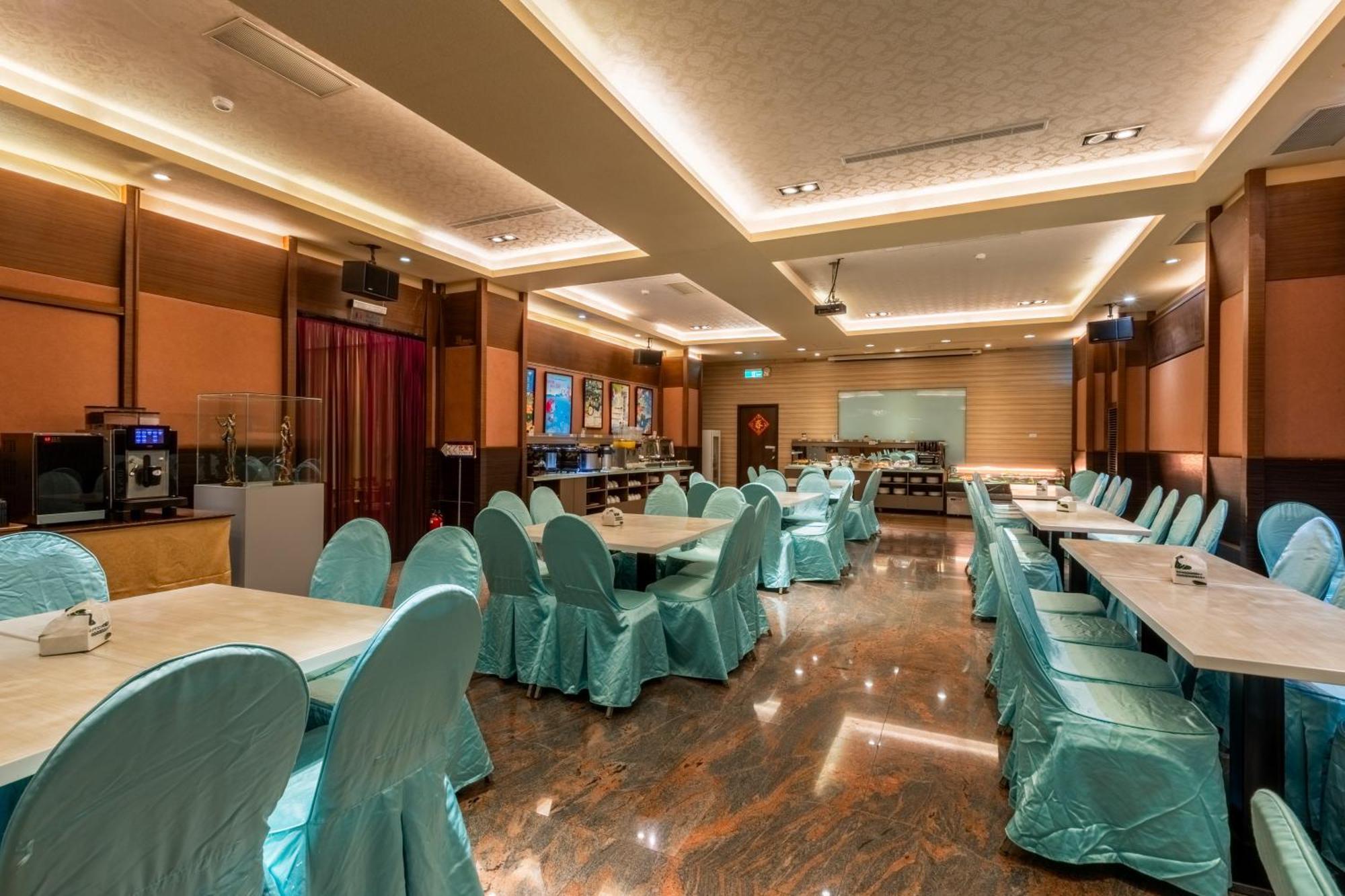 Yilan Fu Hsiang Hotel Bagian luar foto