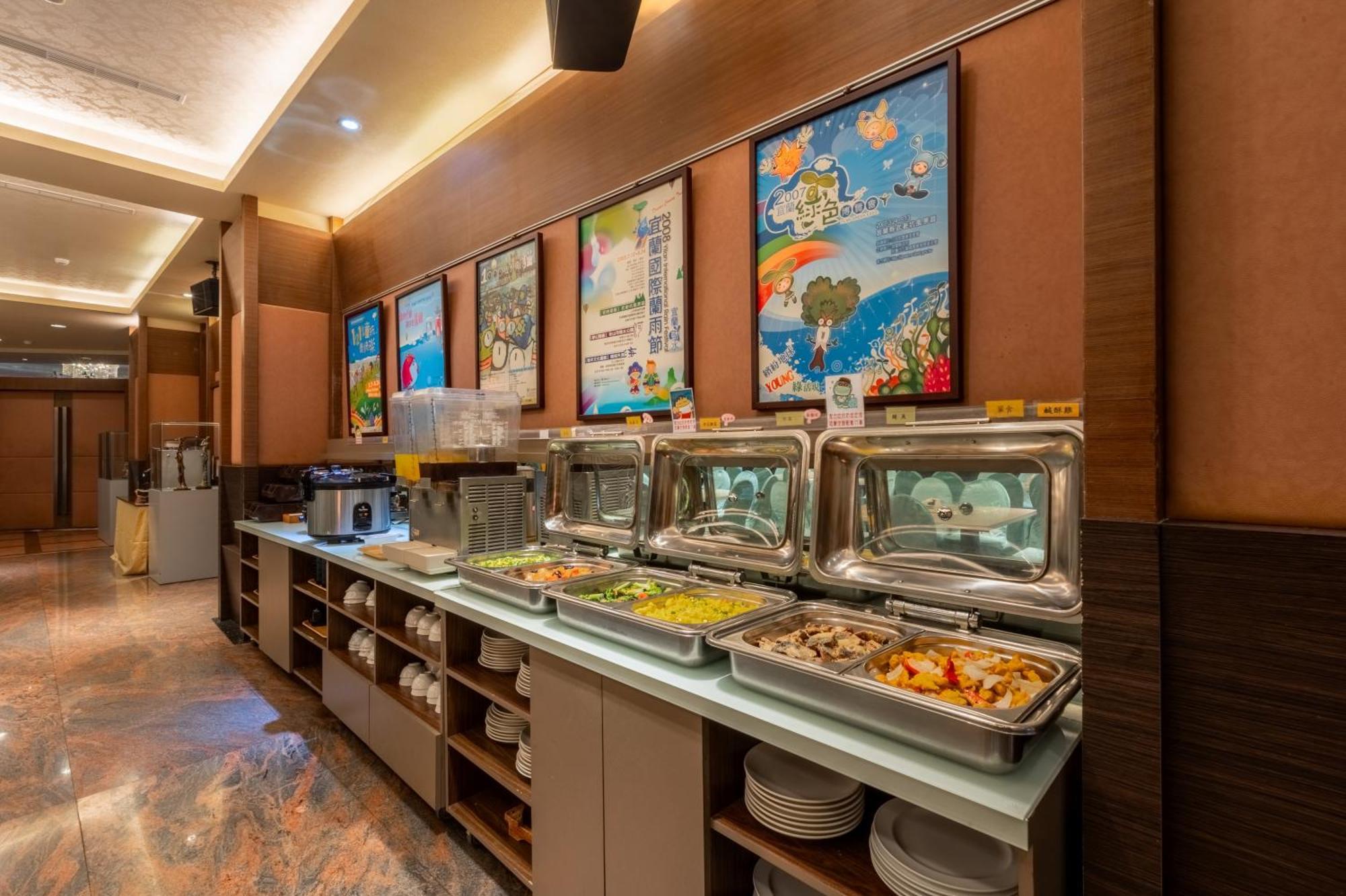 Yilan Fu Hsiang Hotel Bagian luar foto