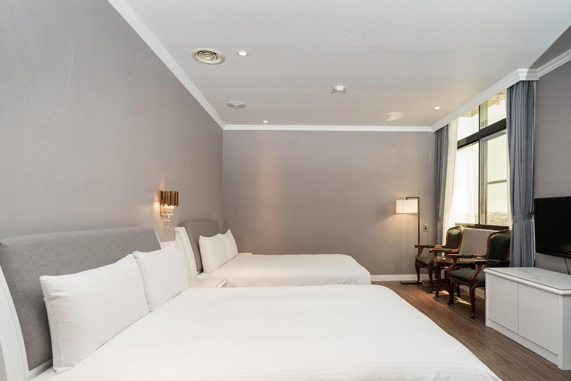 Yilan Fu Hsiang Hotel Bagian luar foto